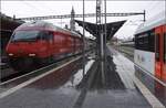 Englisches Wetter in Konstanz auch für Re 460 023 'Hohle Gasse' und RABe 526 763 während die neue Tyne & Wear Metro 555 005 in Constance upon Ryne ganz alleine auf die Abholung am