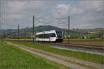 RABe 526 732 auf dem Weg nach Erzingen. Wilchingen, Mai 2025.