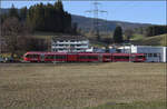 Ein unbekannt gebliebender ehemaliger RM-GTW, RABe 526.2 bei B�vilard auf dem Weg nach Moutier.