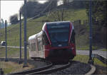 Der ehemalige RM-GTW, RABe 526 282 verl�sst Court auf seinem Weg nach Biel.