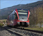 Der ehemalige RM-GTW, RABe 526 282 verl�sst Court auf seinem Weg nach Biel.