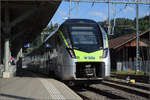 S-Bahn-Mika RABe 528 212 kommt in Langnau an.