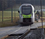 RABe 528 228 bei der Schwarzwasserbrücke.