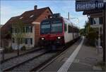 Den Schweizer Bahnen zum 175. Geburtstag.

Zwischenrein auch mal Regelverkehr in Rietheim mit einem NPZ auf der Linie S27. Oktober 2022.