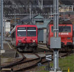 BDe 560 384 und BDe 560 385 gehörten der Travys und wurde für die Vorgängerbahn PBr noch mit der Baureihenbezeichnung BDe 568 in Betrieb genommen. Von vorne sieht man die Herkunft nur schlecht. Balsthal, April 2024.