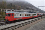 RBDe 567 174 gehört heute zu OeBB historic und ist wegen Gleisbauarbeiten gerade in die Klus in den gleichnamigen Bahnhof ausgelagert.