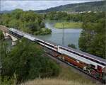 Apfelsaftexpress Be 3/4 43 'Tino', C2 5820 'Thurgauer Stube', dem mir bis dato unbekannten Dynamometerwagen Xd4 99701, dem Transportgut, einem Wagen der Genfer Strassenbahn auf der Reussbrcke bei