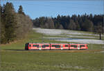 ABe 4/12 674 'Rosette' fährt den Bogen an Chaux-d'Abel vorbei.