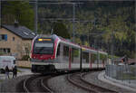 Travys ABe 8/12 3006 verlsst den Endbahnhof Sainte-Croix. Mai 2024.