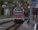 Travys ABe 8/12 3006 verlässt den Endbahnhof Sainte-Croix. Mai 2024.