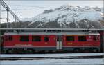 Bernina-Express. Triebwagen ABe 4/4 51 'Poschiavo' in St. Moritz. Januar 2023.