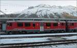 Bernina-Express. Triebwagen ABe 4/4 54 'Hakone' in St. Moritz. Januar 2023.