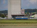 Das Blaue Bähnli BDe 4/4 38 fernab der Heimat beim Bahnhof Lohn-Lüterkofen.