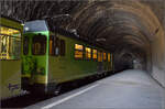 BDeh 4/4 313 h�lt noch im Tunnel an der Endstation an.