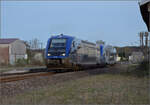 Ein P�rchen Blauwale auf dem Weg von Belfort nach Troyes kurz nach ihrem Halt in Champagney. Es handelt sich um X 73756 und X 73567. April 2017.