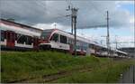 RABe 520 007 und RABe 520 001 Richtung Luzern in Emmenbrücke, in Gegenrichtung RABe 521 020 und RABe 523 038.