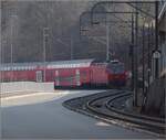 S 4 mit Re 456 104 (SZU Re 543) bei Ausfahrt aus Adliswil. März 2022.