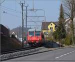 016-4/771697/s82014-mit-re-456-104-szu S 4 mit Re 456 104 (SZU Re 543) bei Ausfahrt aus Adliswil. März 2022.