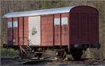 Gedeckter Güterwagen ins rechte Licht gerückt bei der Zürcher Museumsbahn.