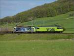 Re 485 013 und Re 465 020.