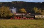 Schienenverkehr am Schienerberg.

52 7596 mit ihrem EFZ-Sonderzug für die SEHR&RS zwischen Ramsen und Rielasingen auf der letzten Fahrt des Tages. Oktober 2022.