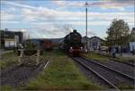 Schienenverkehr am Schienerberg.

Zwischen Petersburg und Moskau steht 52 7596 mit ihrem EFZ-Sonderzug für die SEHR&RS im Bahnhof Ramsen. Oktober 2022.