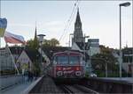 115/790763/abends-in-konstanzein-roter-flitzer-in Abends in Konstanz.

Ein Roter Flitzer in vier Teilen auf der Rheinbrücke in Konstanz. Oktober 2022.