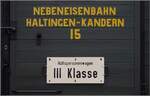 Weihnachtsfahrt des Kanderli.

Am Museumszug der Kandertalbahn fällt die antike Rechtschreibung ins Auge. Dezember 2022.