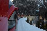 Auf der Bergstrecke zwischen Bergün und Preda. Januar 2023.  Zuglok  ist Allegra ABe 8/12 3513. Januar 2023.