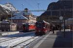 Der Gegenzug nach St. Moritz mit ABe 8/12 3514 ist auch schon angekommen. Pontresina, Januar 2023. Daneben Ge 4/4 620 und Te 2/2 115 sowie angeschnitten der einfahrende ABe 8/12 3504.