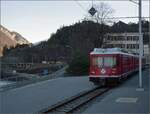 RhB-Vorortpendelzug geparkt in Reichenau/Tamins.