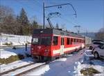 Winterlich auf den Freibergen.

Der ehemalige FW-Triebwagen Be 4/4 616 kam überraschend mit einem Güterzug zur Kreuzung in Les Reussilles. Februar 2023.