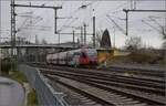 4024 102 der ÖBB auf dem Seedamm von Lindau Hbf macht sich auf den Weg nach Bregenz.