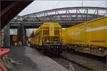 Schotterwagen der SBB Infrastruktur. St. Gallen Güterbahnhof, Februar 2023.