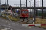 Jetzt darf ber den Bahnbergang gerast werden.