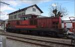 Bm 6/6 18505 wartet in Oensingen auf die historischen Wagen der OeBB.