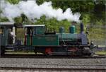 Shuttleservice beim Brauereifest Feldschlösschen. 

Das werkseigene Chnurrli E 2/2 5666 mit den Sihlthaler Plattform-Zweiachsern und E 3/3 8512 sind als Pendelzug unterwegs. Rheinfelden, April 2023.