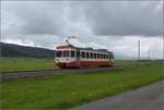 BDe 4/4 8 der  Neuenburger Bergbahn  berholt in Petit Martel.