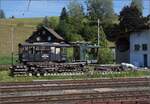 Hinter dem Aussichtswagen der Emmentalbahn verbirgt sich noch Te 155, ehemals Te I 25 der EBT.