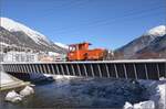 Tmf 2/2 90 kommt vom Gewerbegebiet alleine zur�ck nach Samedan. Januar 2024.