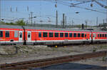 Auf dem Weg nach Nördlingen. 

Der errötete ehemalige IC-Wagen Bpmz 73 80 20-95 623-6 von ELL leistet zur Zeit Dienste beim auf dem IRE auf der HGV Ulm - Wendlingen. Ulm, Mai 2024.
