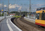 Hectorrail 241 011 'C-3PO' und eine weitere unbekannt gebliebene Hectorrail 241 fahren in Rastatt gen Süden.