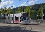 Strassenbahn Freiburg.

Siemens Combino Basic GT8C 273 an der Musikschule. Juli 2024.