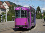 082-9/855111/strassenbahn-freiburgduewag-gt8n-229-in-der Strassenbahn Freiburg.

Duewag GT8N 229 in der Hansjakobstrae. Juli 2024.