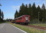 Dampftage Huttwil 2024 mit Diesel, Elektro und Dampfgiganten.

Bm 6/6 18505 der OeBB mit den hauseigenen Speisewagen WR 401 und WR 402 bei Waldeck. Oktober 2024.