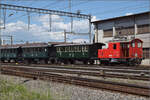 150 Jahre Emmentalbahn.

Tem 225 041 der BLS Stiftung rangiert die Wagen des Schnaaggi Schaaggi im Bahnhof Burgdorf. Mai 2025.