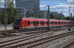 430 058 und 430 022 und Fu�ballfan in Stuttgart Vaihingen. Juni 2026.