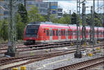 430 058 und 430 022 und Fu�ballfan in Stuttgart Vaihingen. Juni 2026.