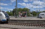 430 050 und 430 063 kommen in Vaihingen an, w�hrend dahinter eine Doppeltraktion 430 mit 430 037 bereits Richtung Stuttgart Zentrum abf�hrt und gleichzeitig die Bikinifigur gef�hrdet ist.