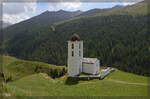 Die reformierte Kirche von Cresta liegt nicht im Dorf. August 2026.